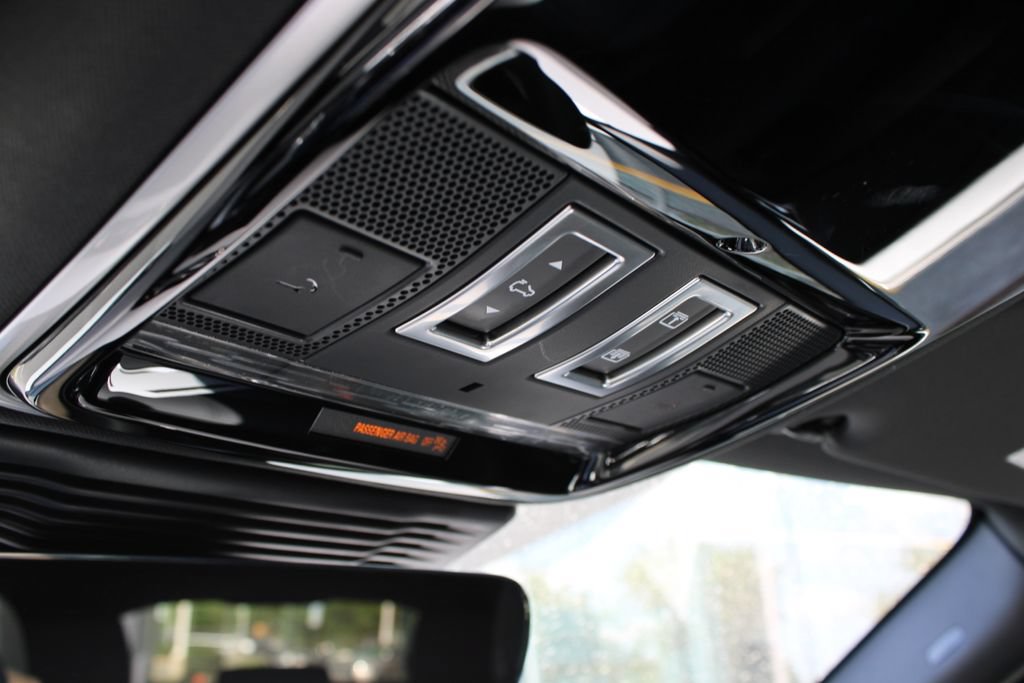 Used 2026 Land Rover Range Rover Velar S AWD/4WD image 27
