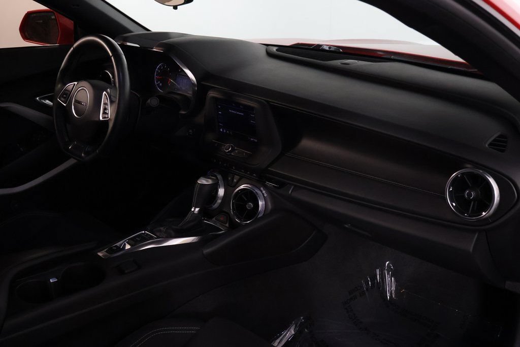 Used 2020 Chevrolet Camaro LT RWD image 10