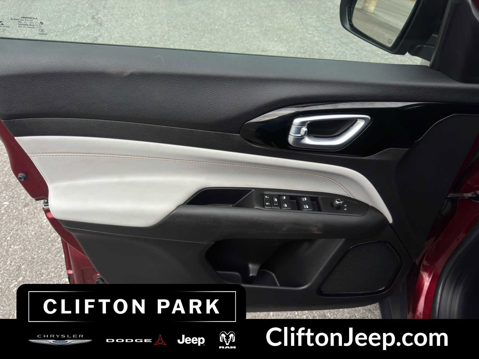 Used 2022 Jeep Compass Limited image 9