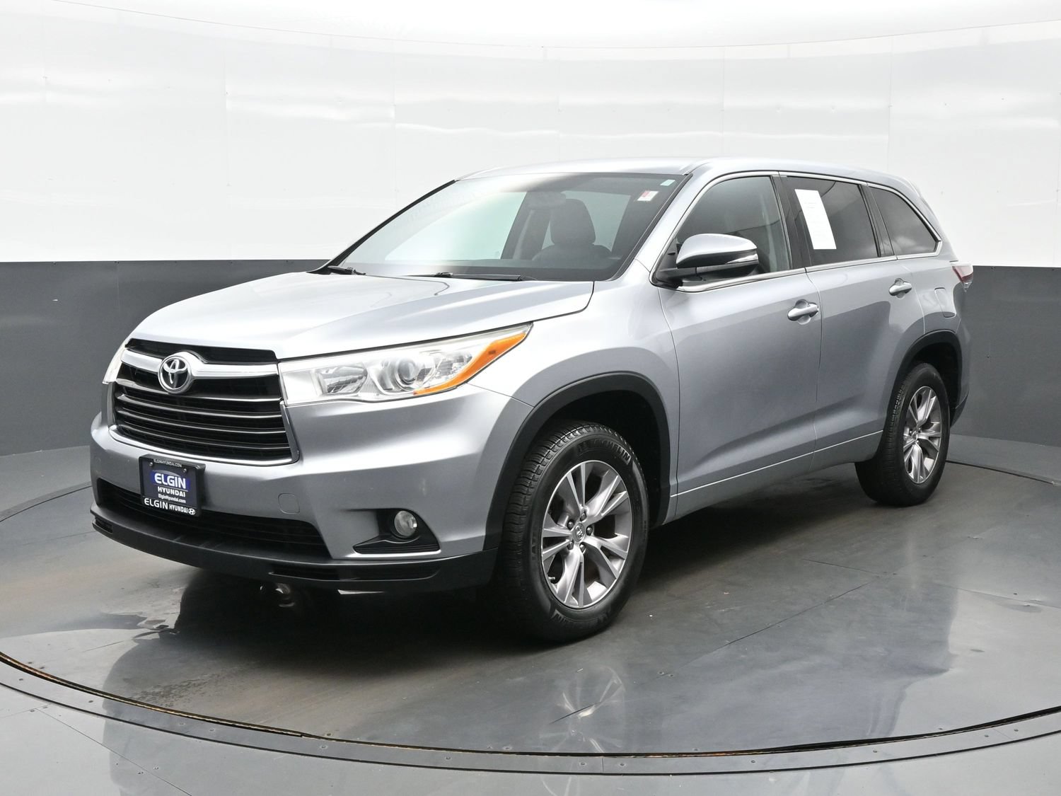 Used 2014 Toyota Highlander Plus FWD image 2