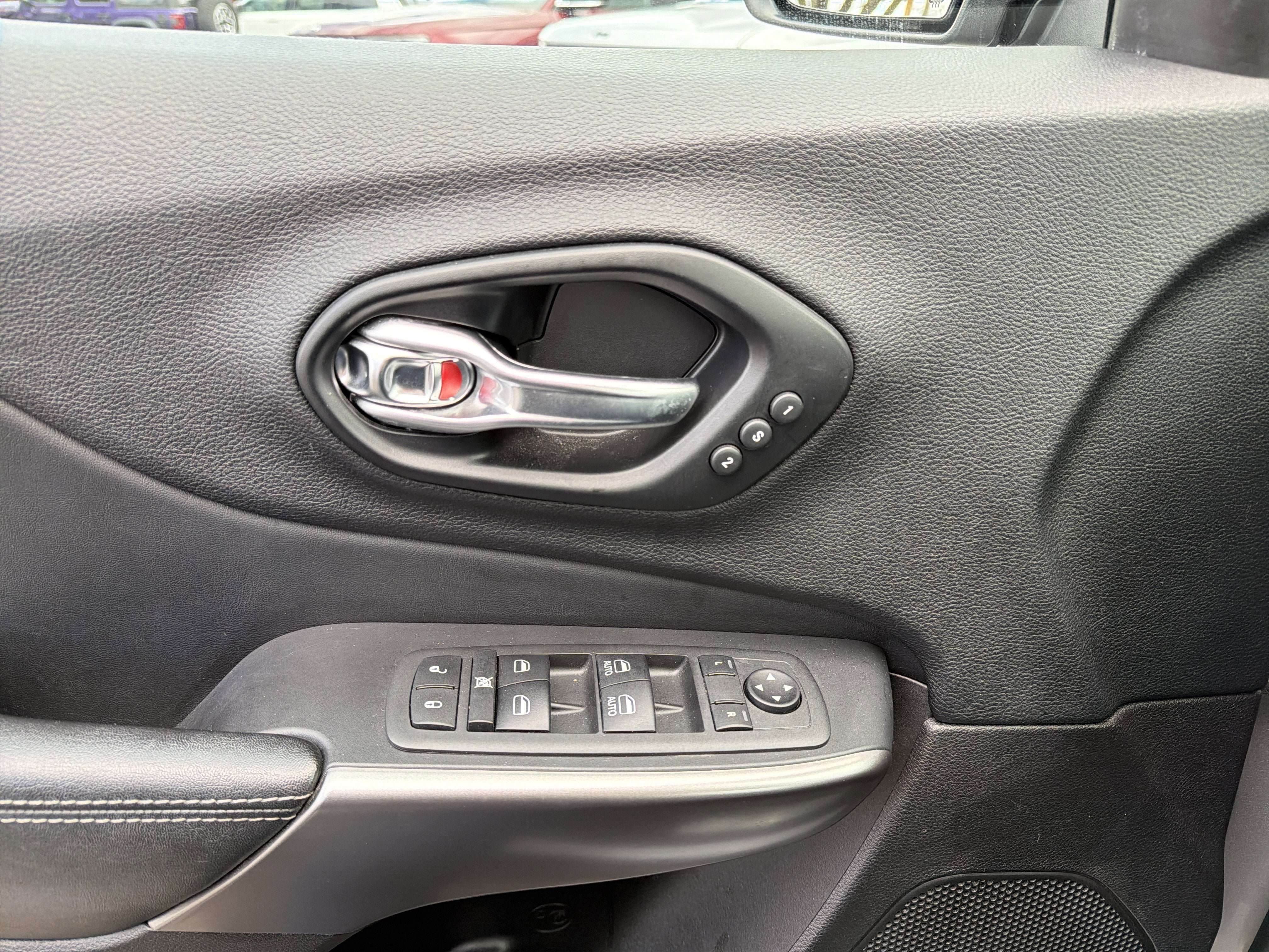 Used 2021 Jeep Cherokee Limited AWD/4WD image 15