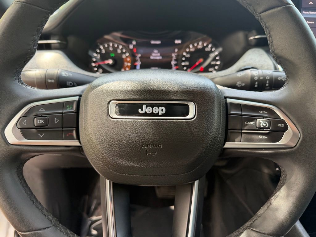 Used 2024 Jeep Compass Latitude AWD/4WD image 21