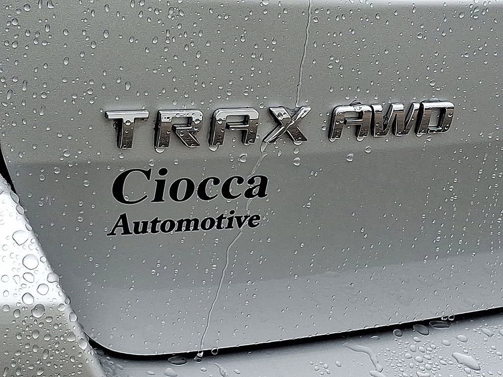 Used 2020 Chevrolet Trax LT w/ LT Convenience Package image 28