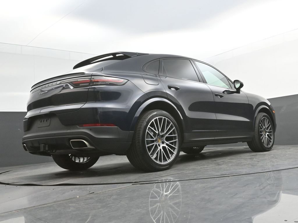 Used 2022 Porsche Cayenne Coupe w/ Premium Package image 37