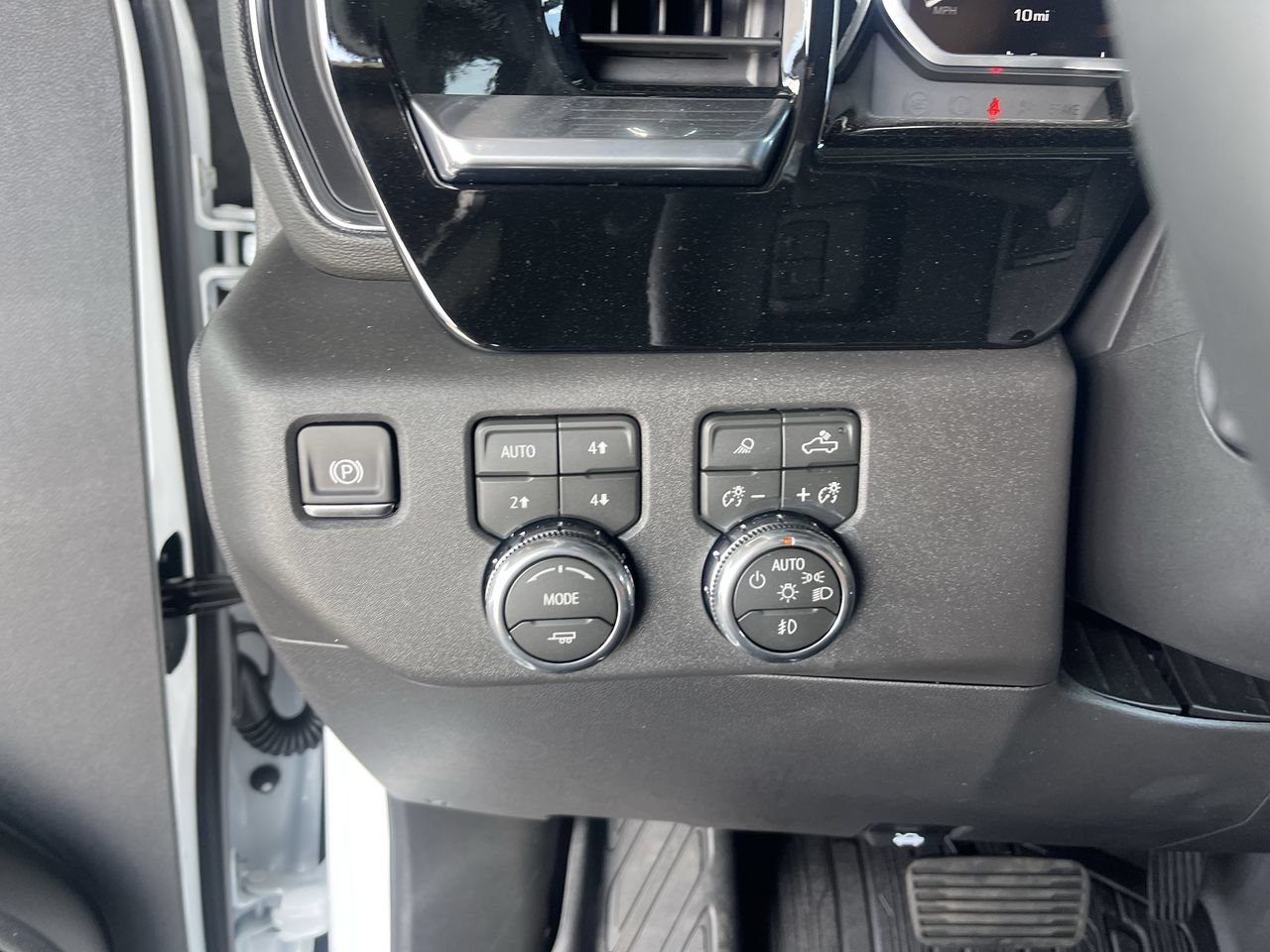New 2026 GMC Sierra 1500 SLT w/ SLT Premium Plus Package AWD/4WD image 18