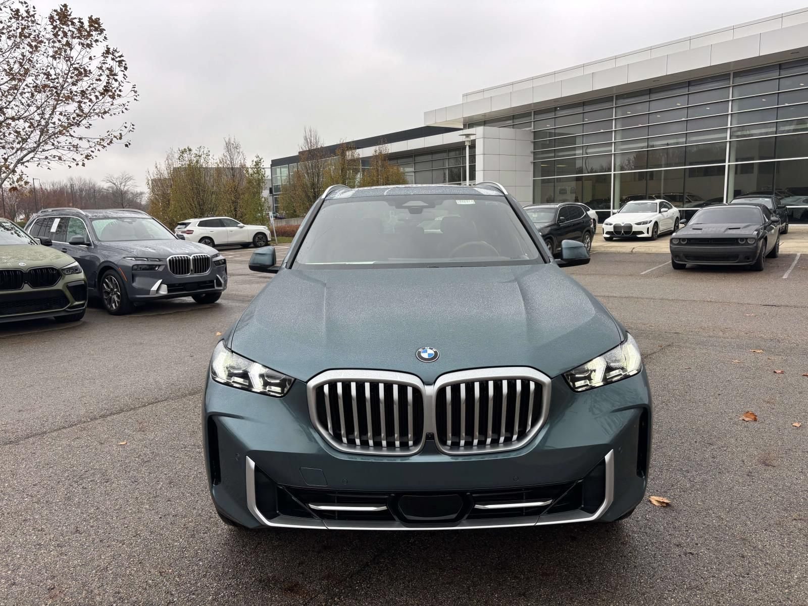 New 2026 BMW X5 xDrive40i w/ Premium Package AWD/4WD image 2