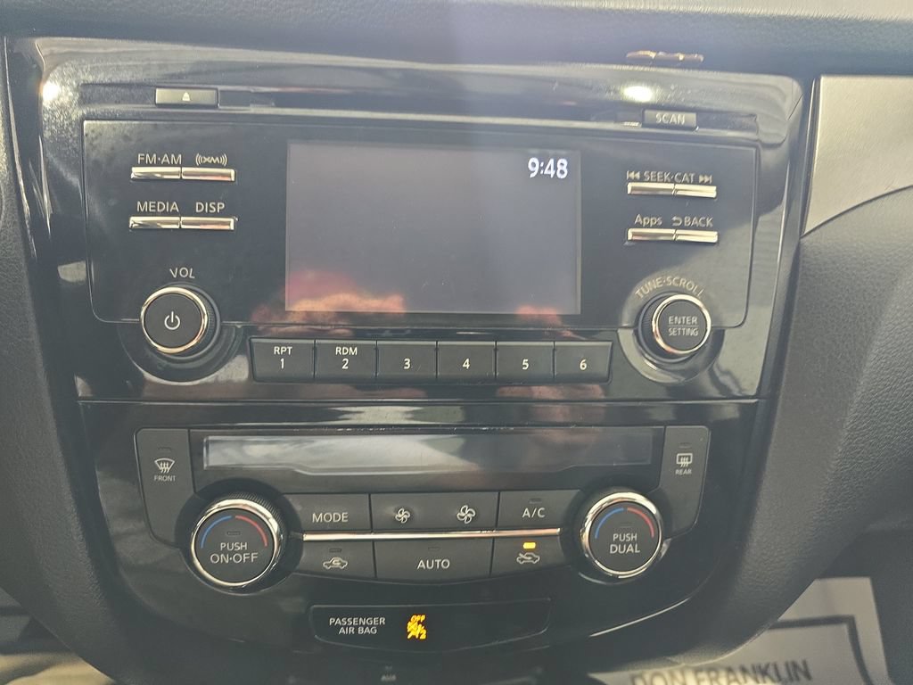 Used 2016 Nissan Rogue SV AWD/4WD image 18