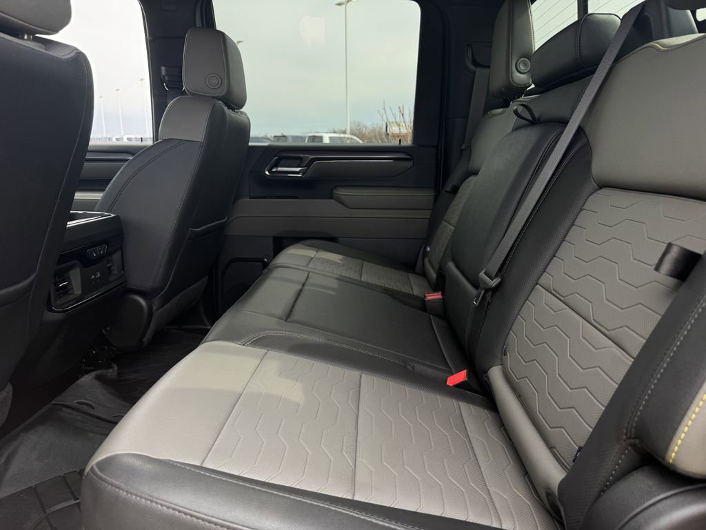 Used 2024 Chevrolet Silverado 2500 ZR2 w/ Technology Package image 30