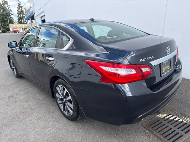 Used 2016 Nissan Altima 2.5 SL w/ 2.5 Technology w/LED Package FWD image 9