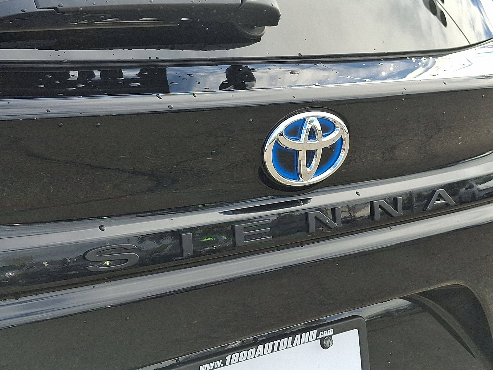 Used 2024 Toyota Sienna XLE image 29