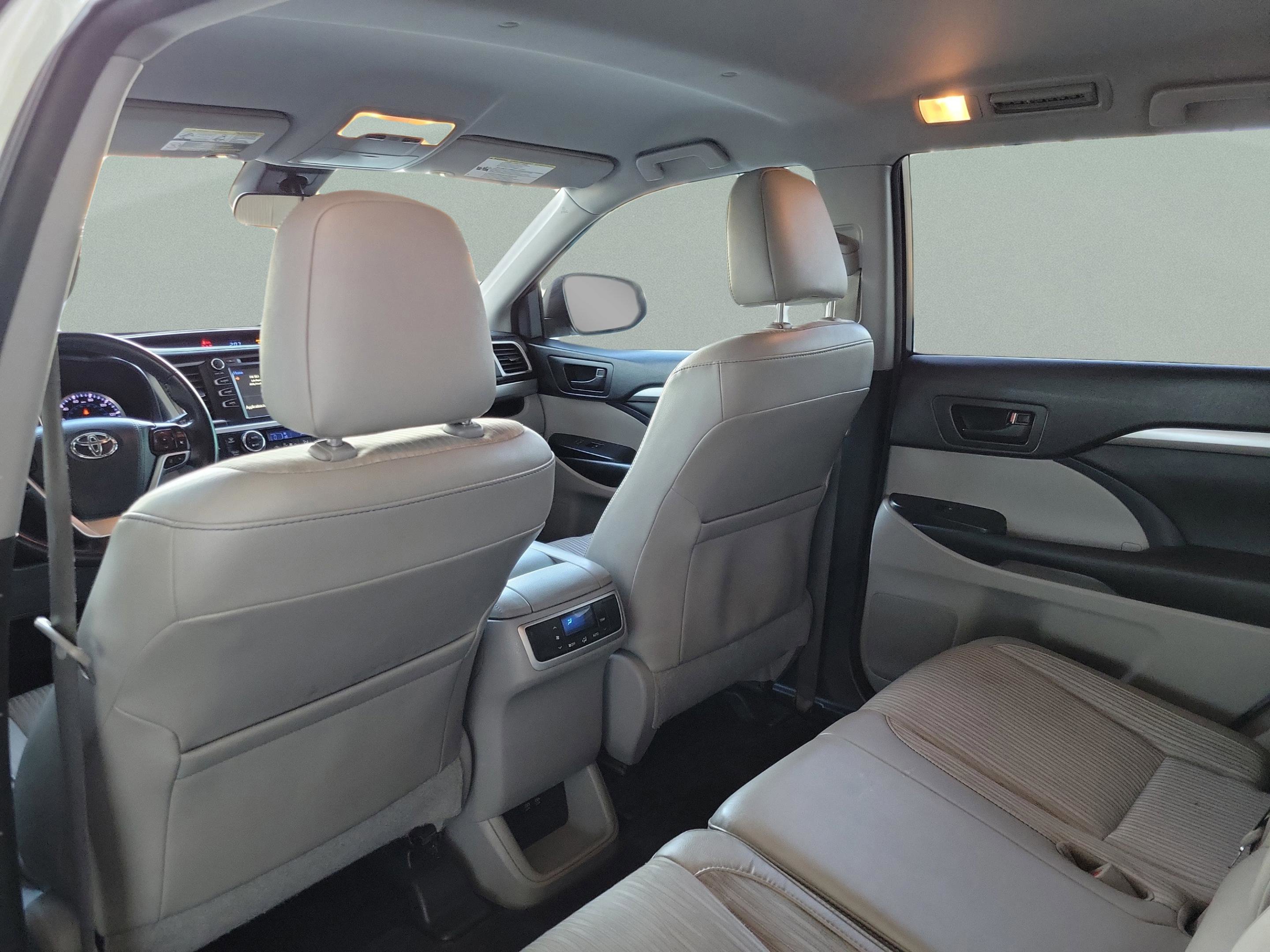 Used 2018 Toyota Highlander LE image 10