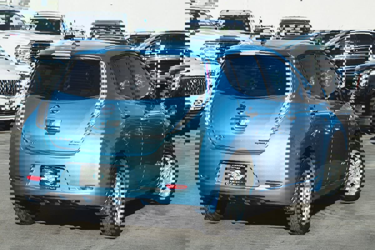 Used 2011 Nissan Leaf SL image 3