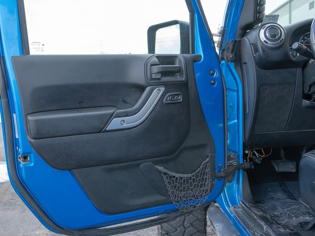 Used 2016 Jeep Wrangler Unlimited Sahara w/ Dual Top Group image 9