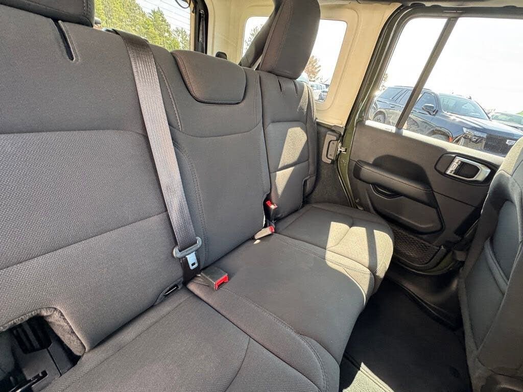 Used 2023 Jeep Wrangler Sahara AWD/4WD image 36