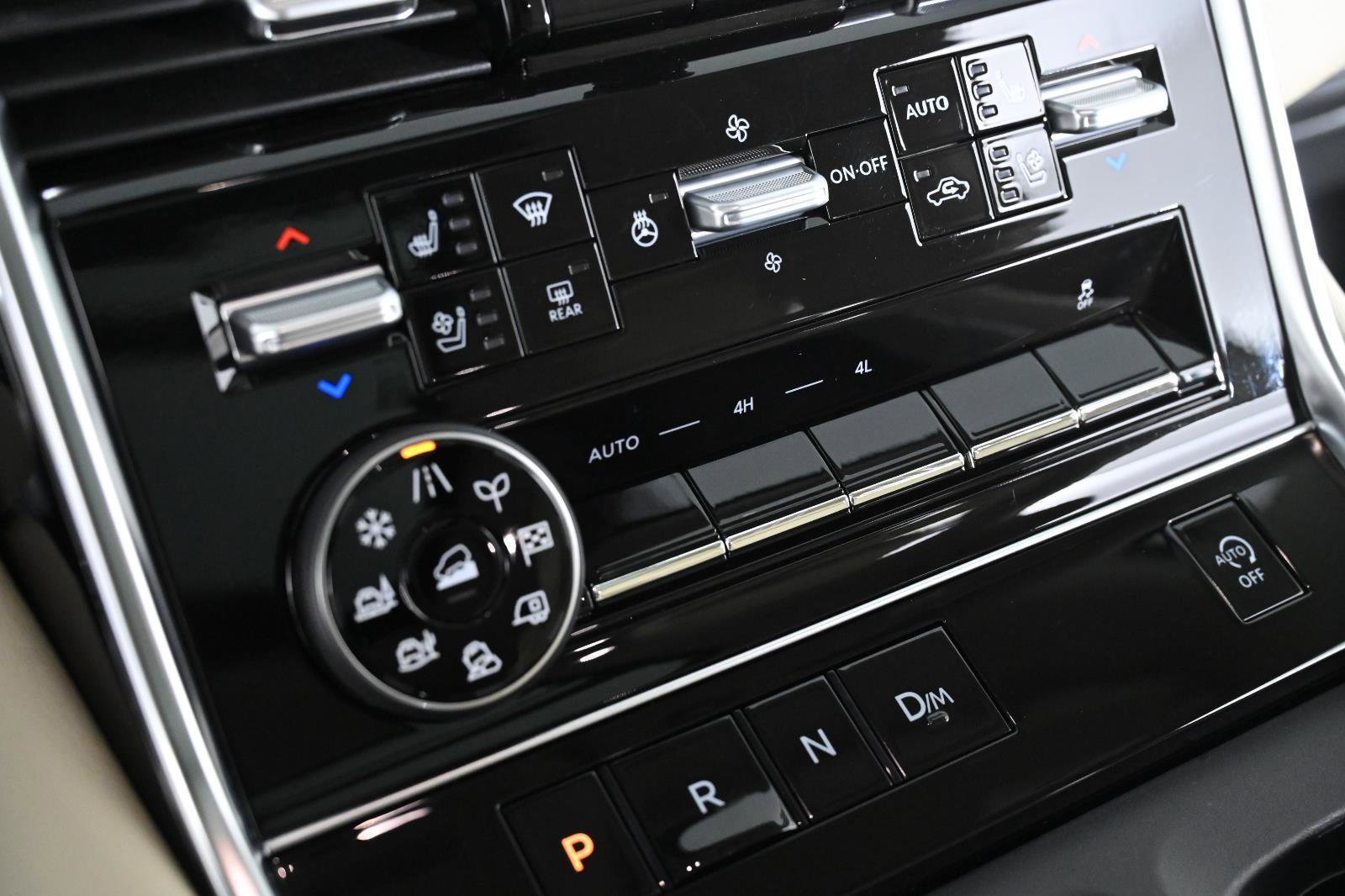 Used 2025 Nissan Armada Platinum image 17