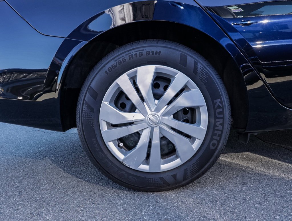 Used 2025 Nissan Versa S image 9