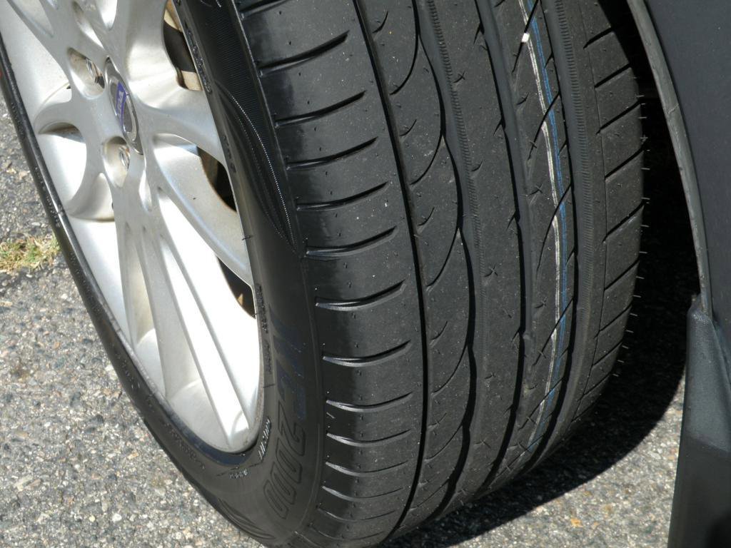 Used 2011 Volvo V50 T5 image 2