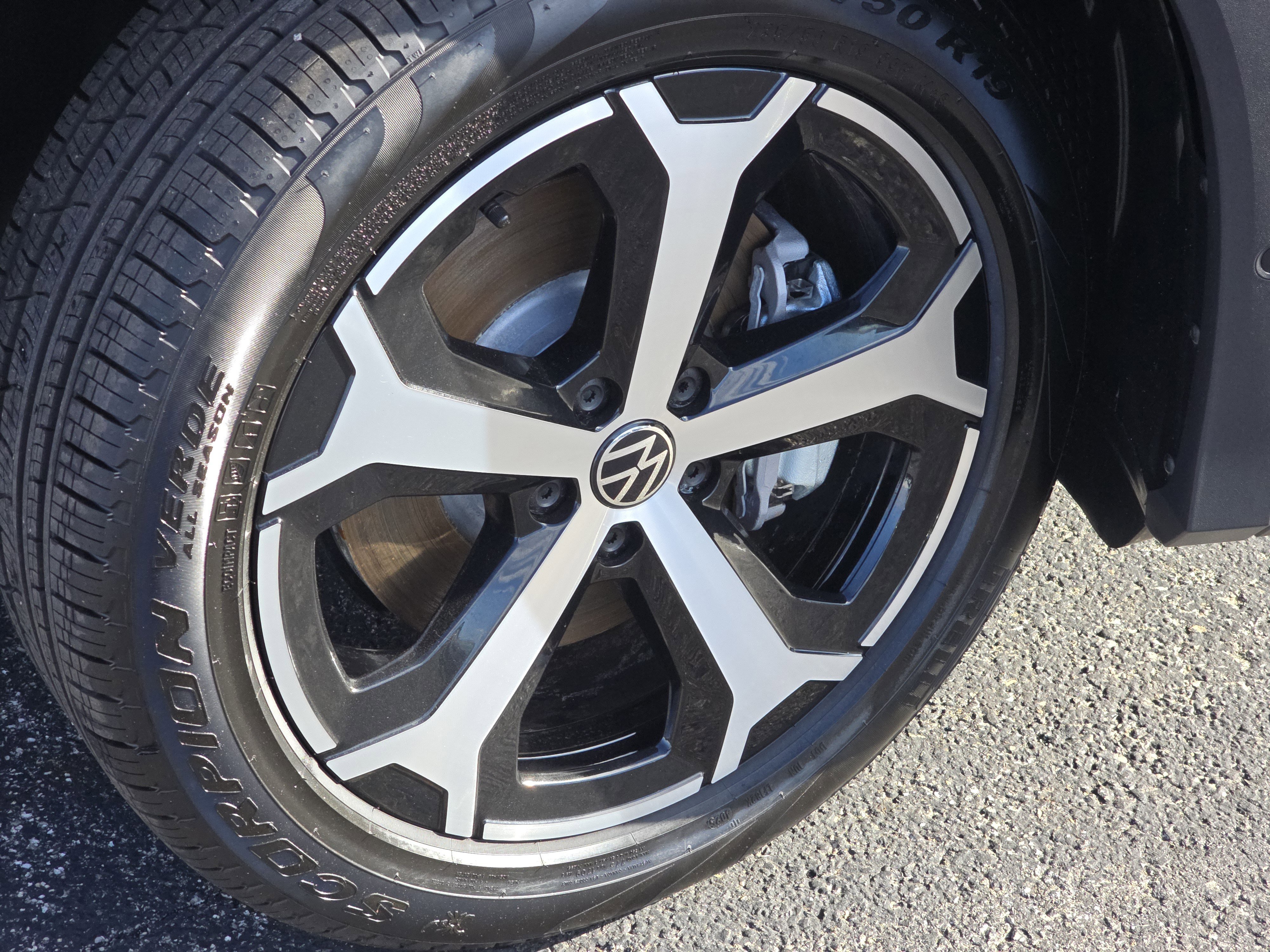 New 2026 Volkswagen Tiguan SE image 14