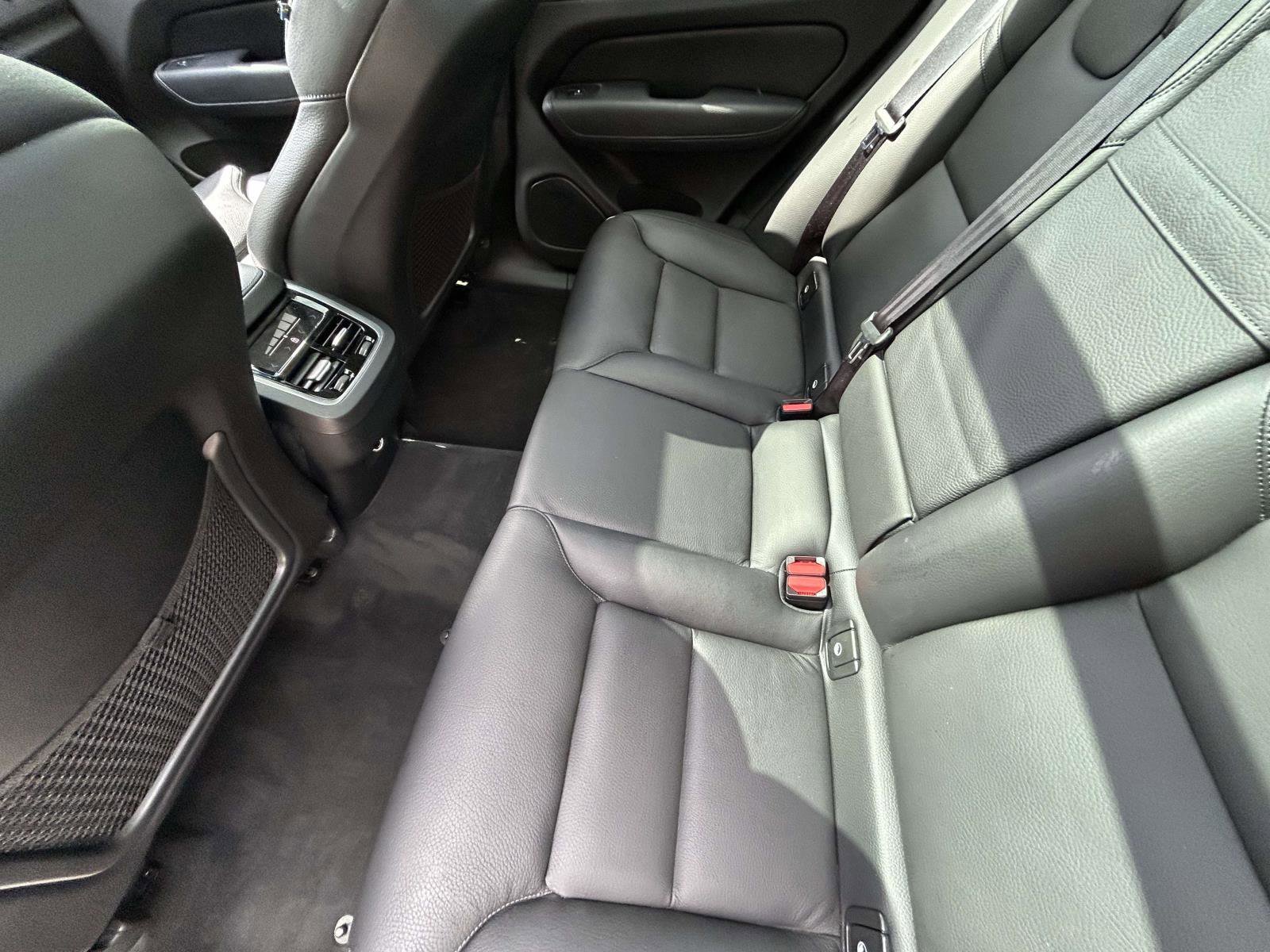 Used 2018 Volvo XC60 T6 Inscription w/ Convenience Package image 12