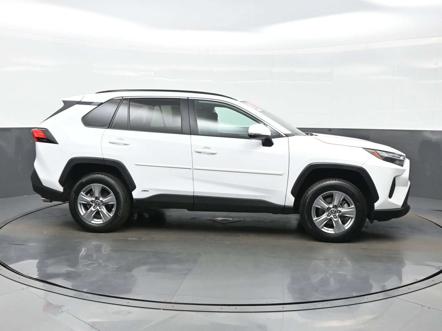 Used 2024 Toyota RAV4 LE AWD/4WD image 7