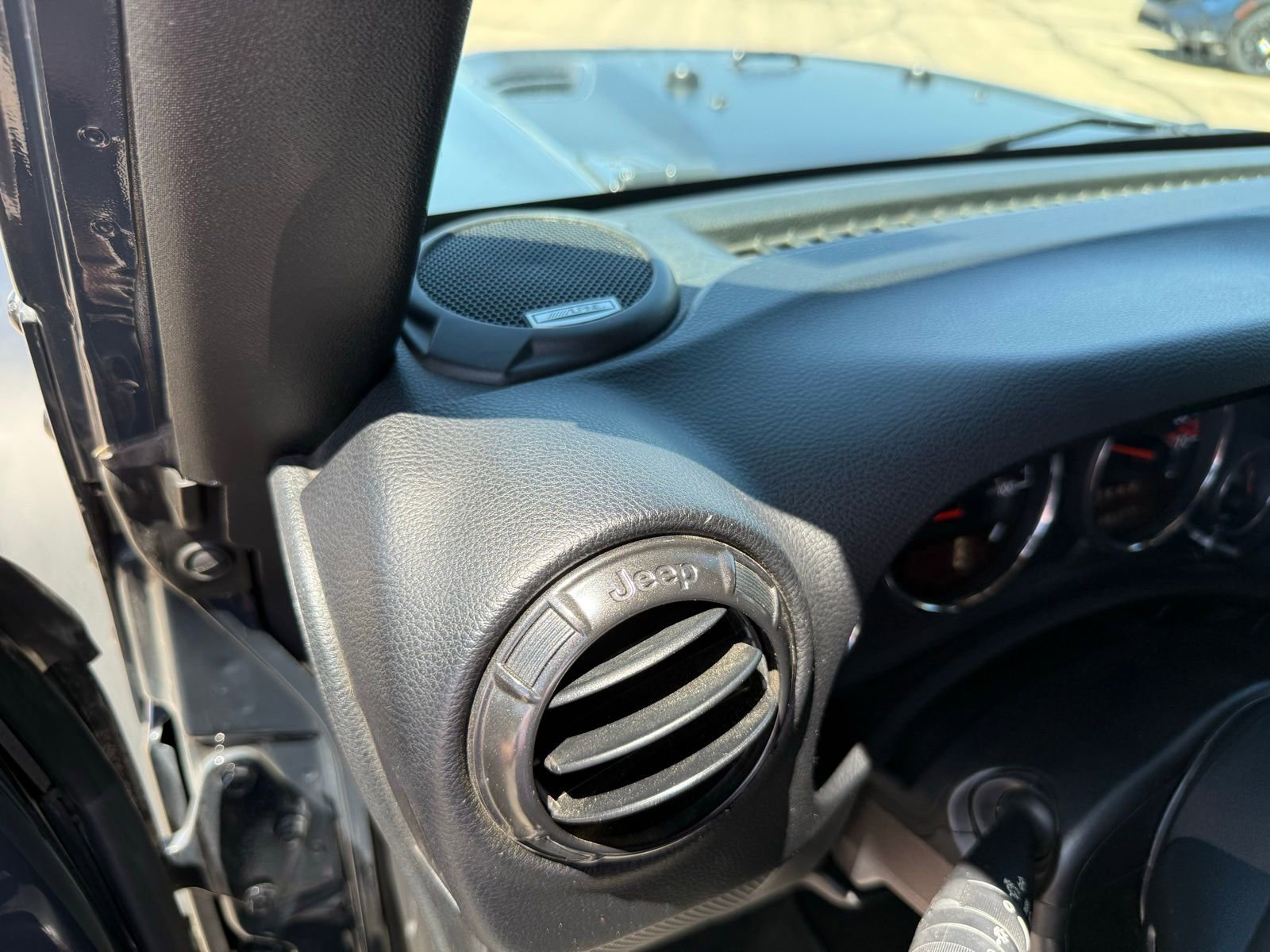 Used 2017 Jeep Wrangler Rubicon AWD/4WD image 12