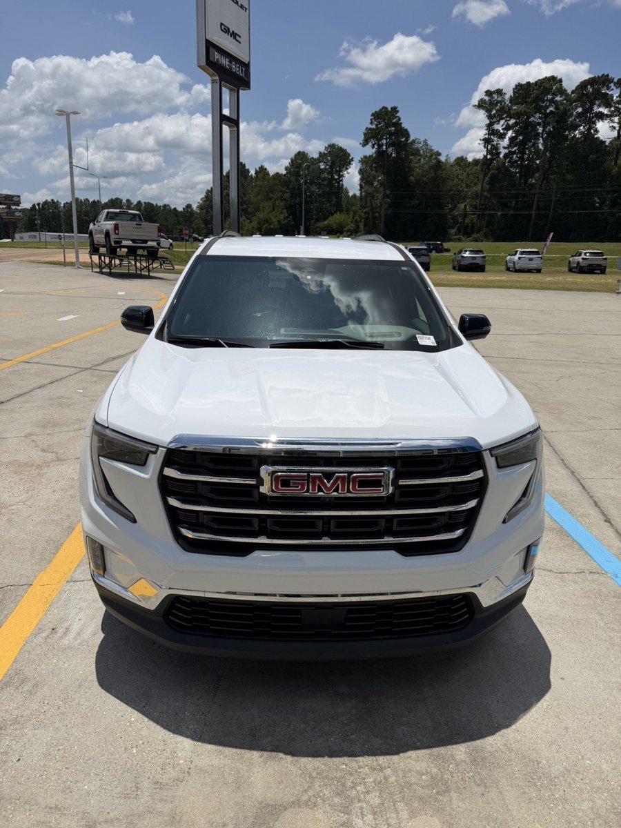 Used 2024 GMC Acadia Elevation w/ Luxury Package FWD image 2
