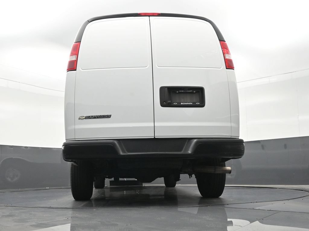 Used 2022 Chevrolet Express 2500 w/ Driver Convenience Package RWD image 27