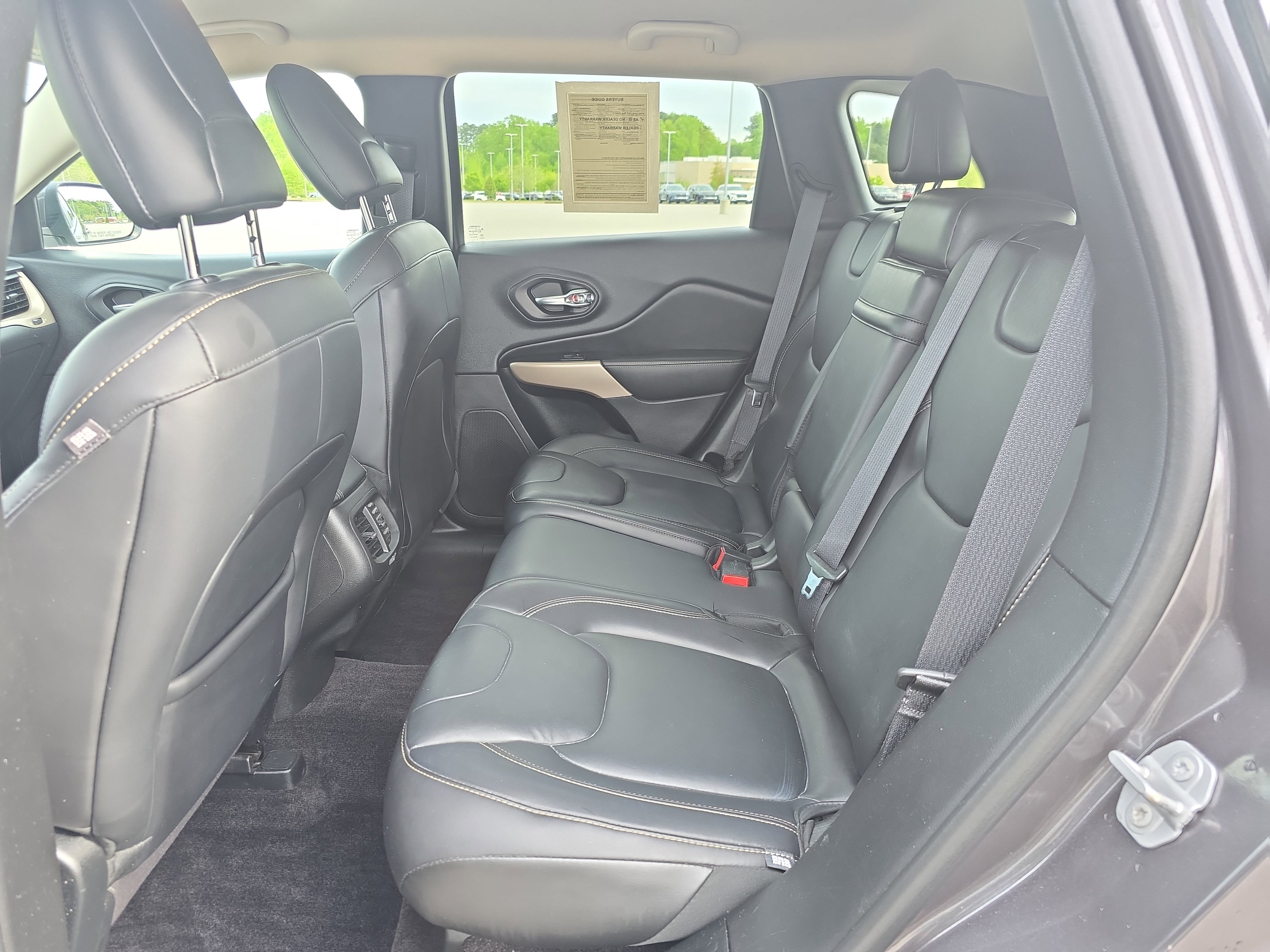 Used 2017 Jeep Cherokee Limited image 13