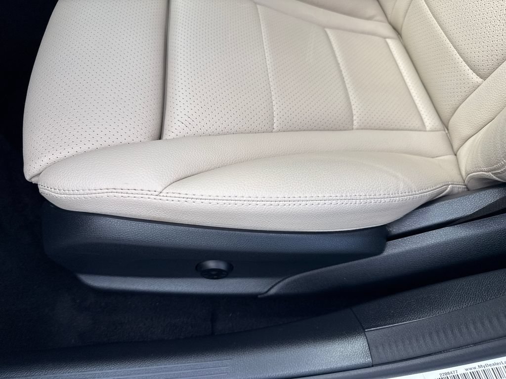 Used 2016 Mercedes-Benz C 300 4MATIC Sedan image 12