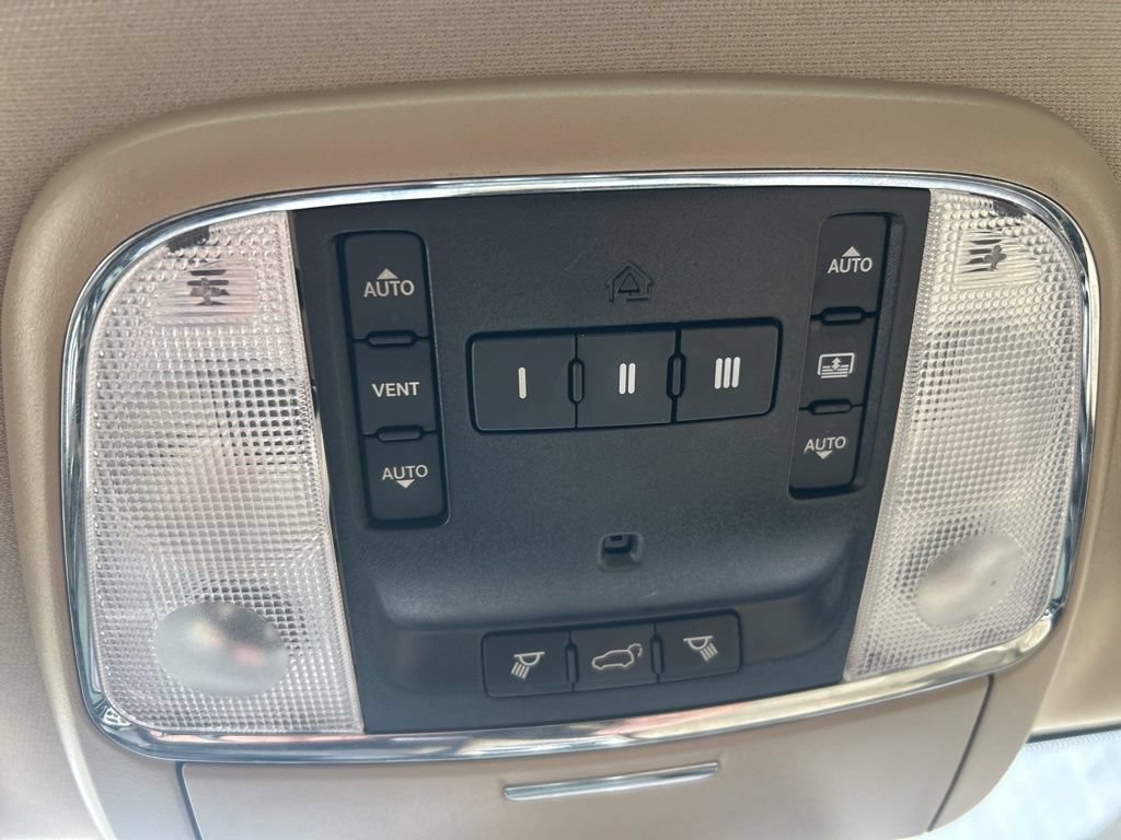 Used 2019 Jeep Grand Cherokee Overland AWD/4WD image 30