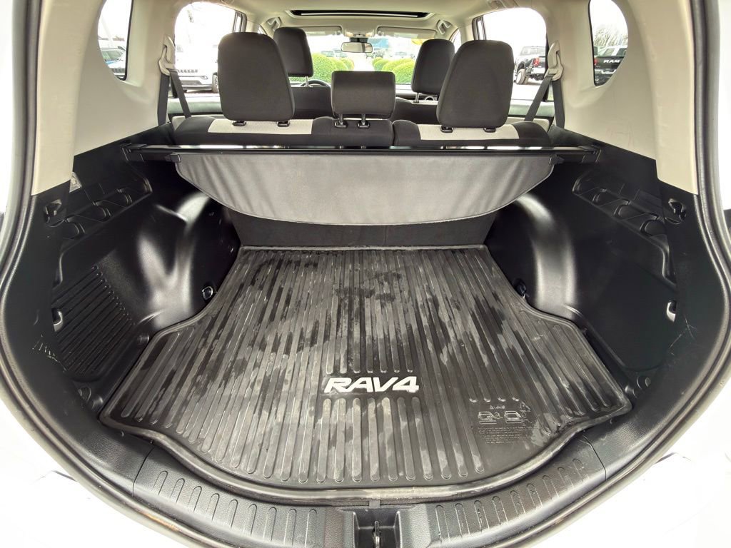 Used 2017 Toyota RAV4 XLE image 30