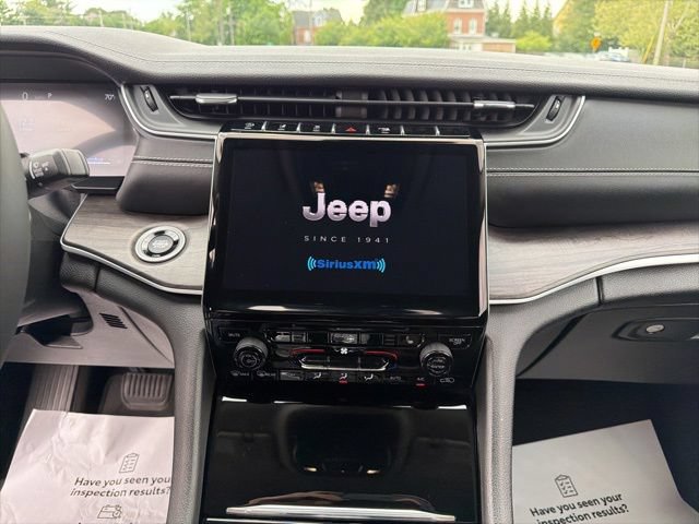Used 2023 Jeep Grand Cherokee L Limited AWD/4WD image 17