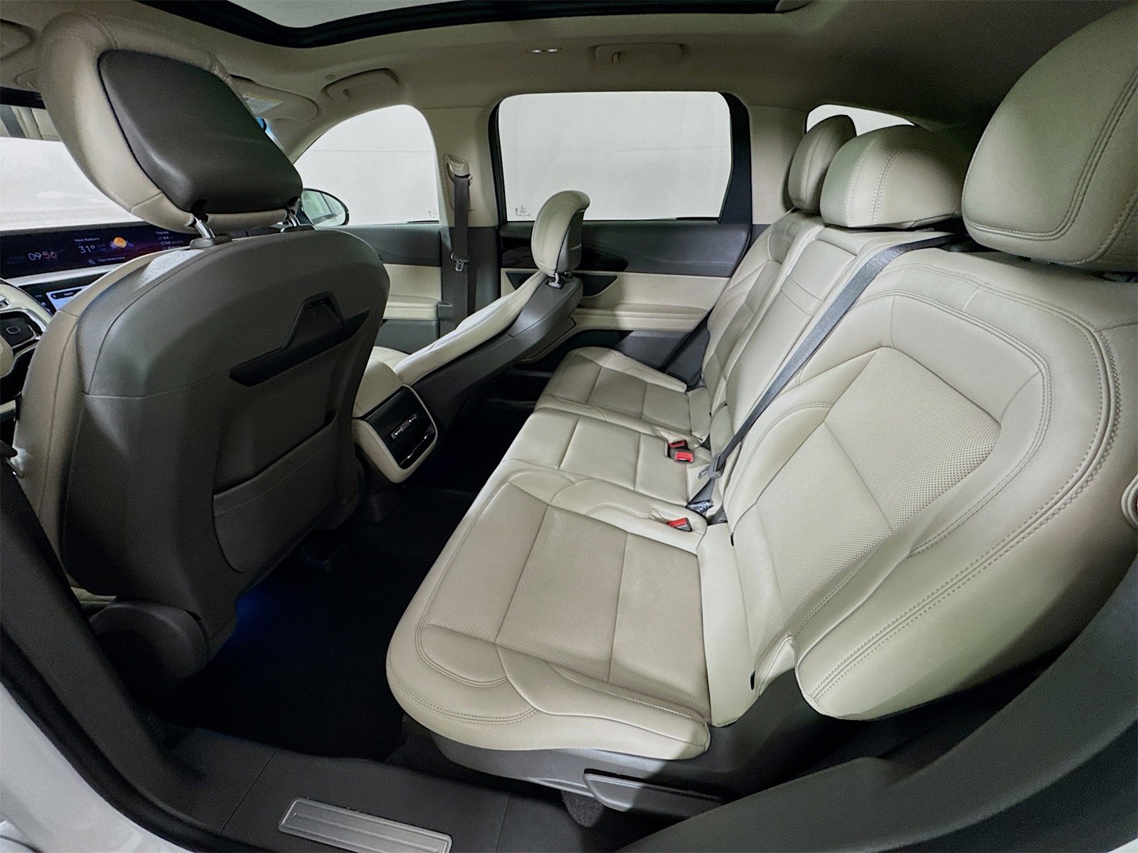 Used 2024 Lincoln Nautilus Premier w/ Equipment Group 102A image 22