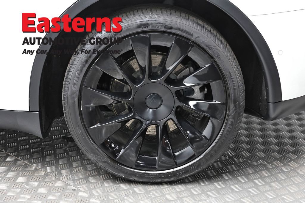 Used 2022 Tesla Model Y Long Range image 8