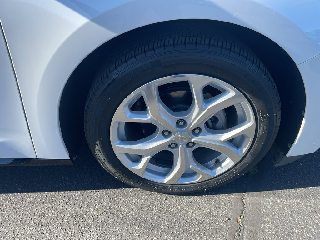 Used 2017 Chevrolet Volt Premier w/ Driver Confidence II Package image 12