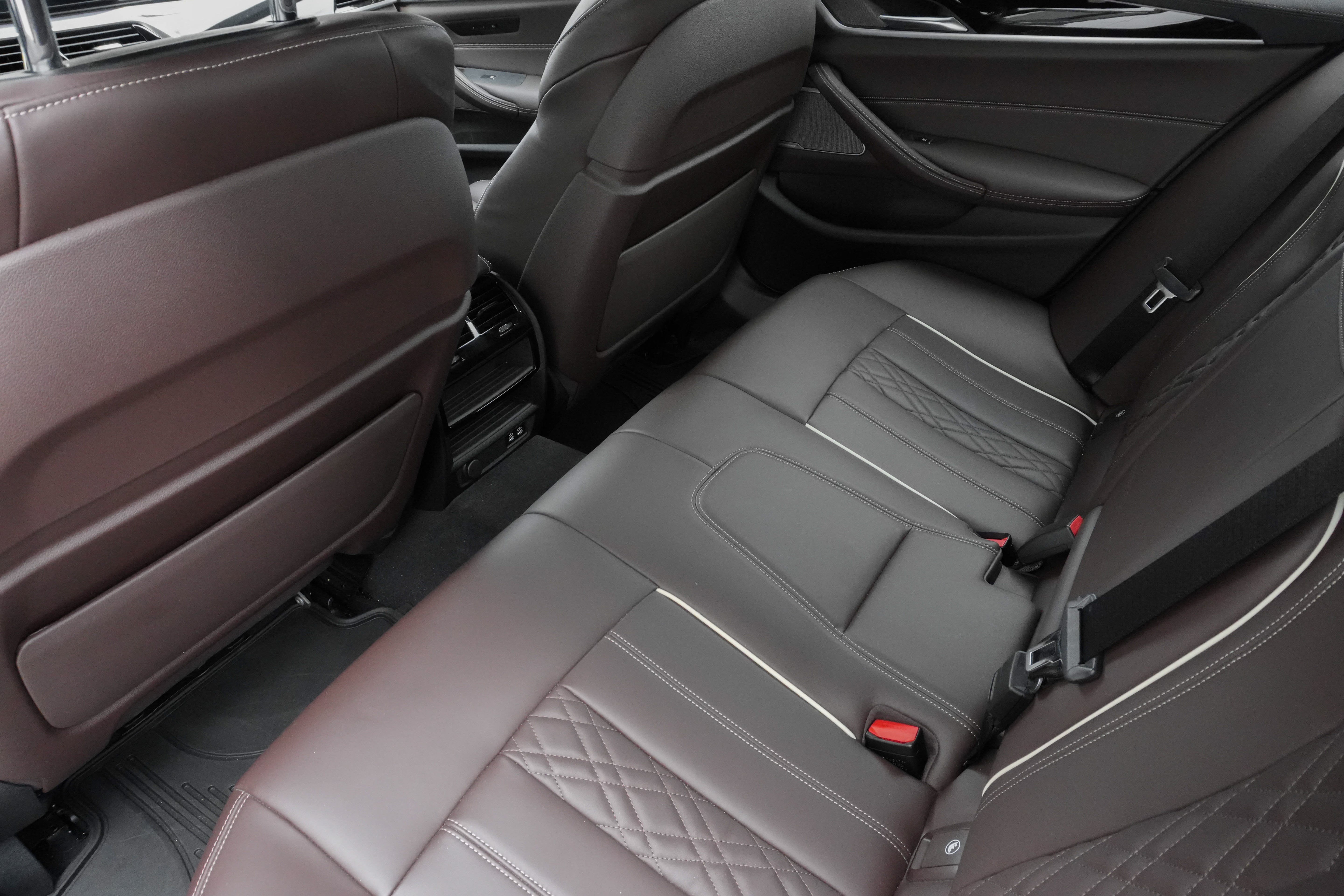 Used 2022 BMW M550i xDrive w/ Executive Package AWD/4WD image 32