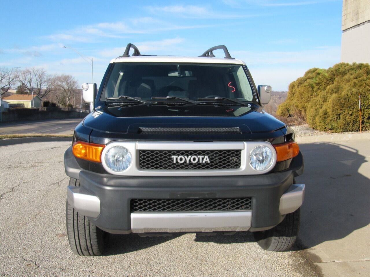 Used 2012 Toyota FJ Cruiser 4WD w/ Upgrade Pkg image 2