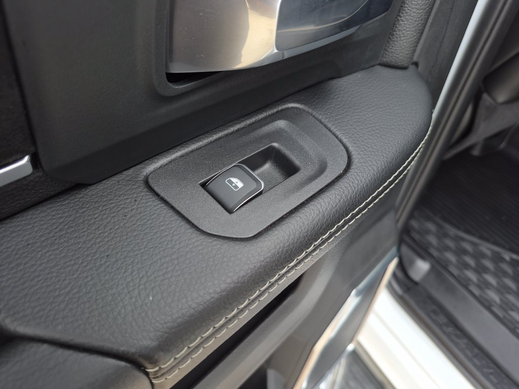Used 2025 RAM 3500 Laramie AWD/4WD image 18