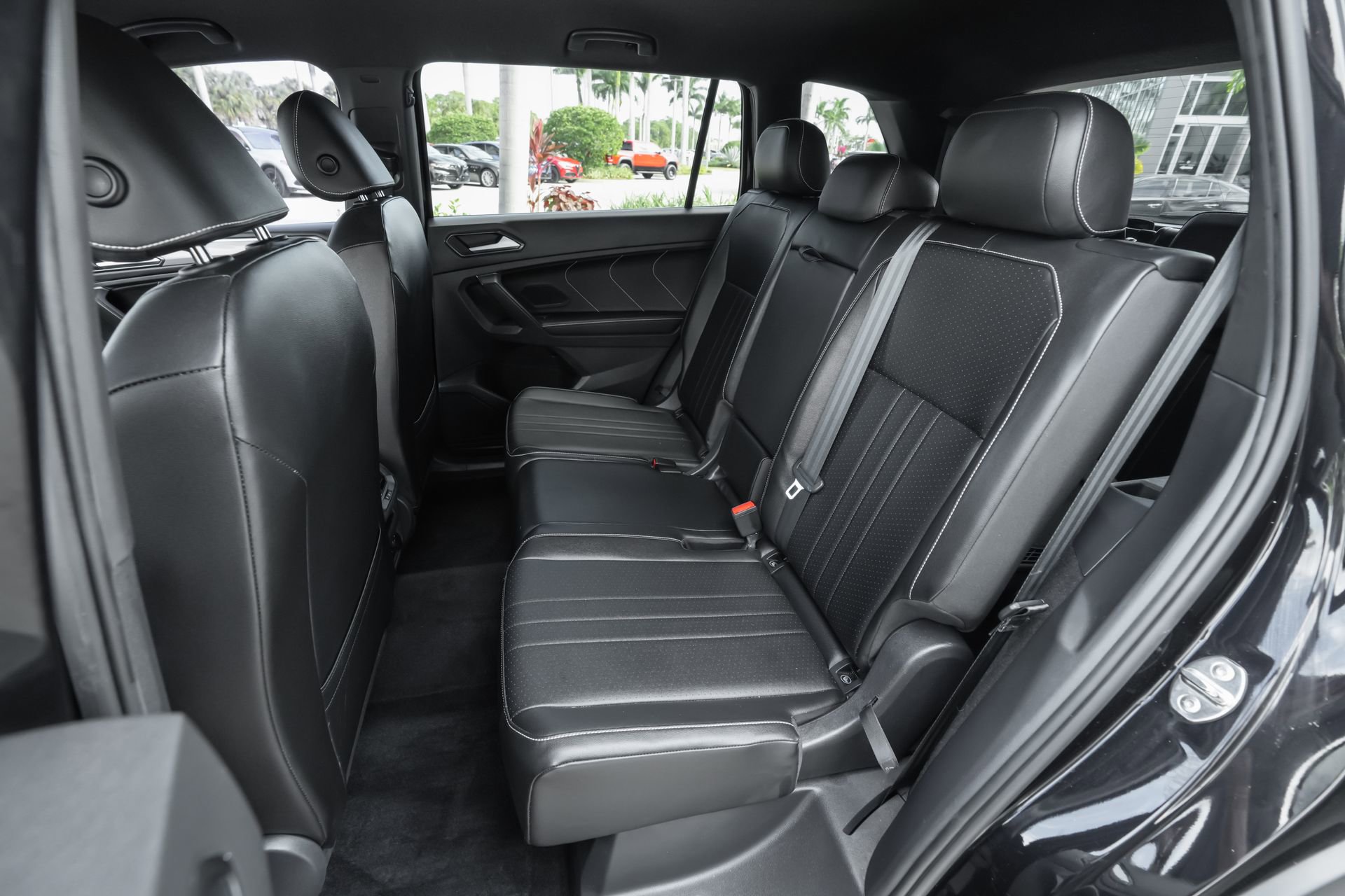 Used 2022 Volkswagen Tiguan SE R-Line image 33