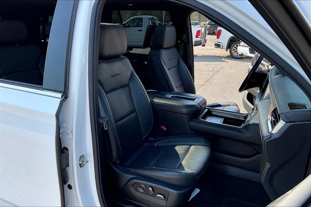 Used 2021 GMC Yukon Denali w/ Denali Premium Package image 7
