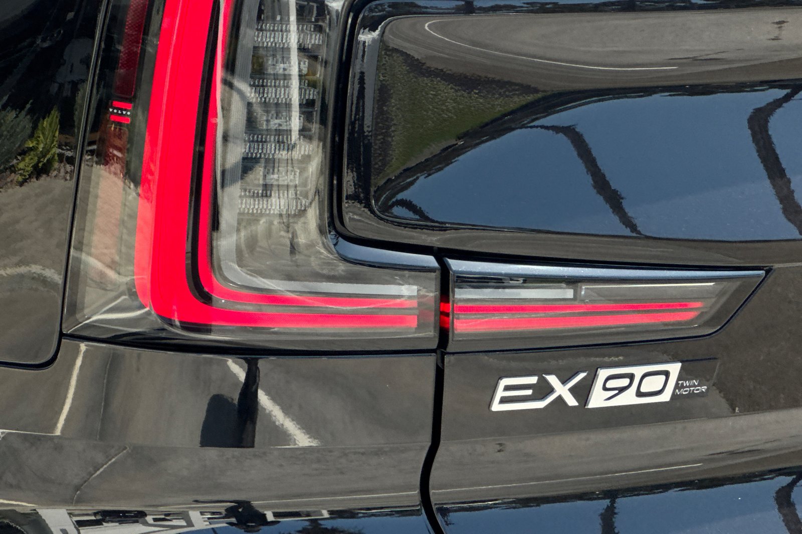 Certified 2025 Volvo EX90 Ultra AWD/4WD image 34