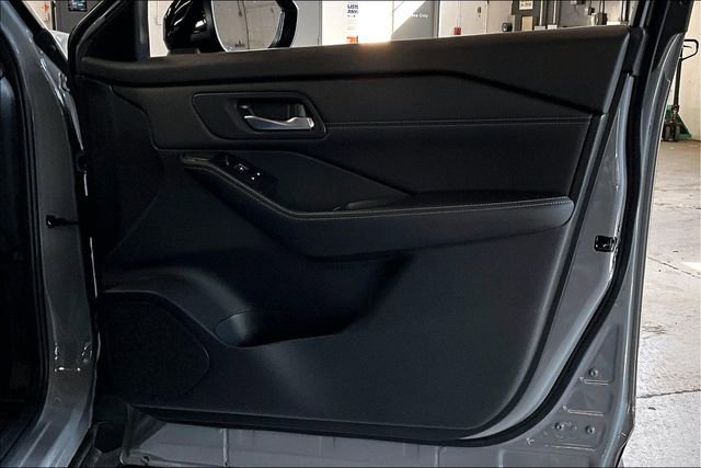 Used 2024 Nissan Rogue SL w/ SL Premium Package image 28