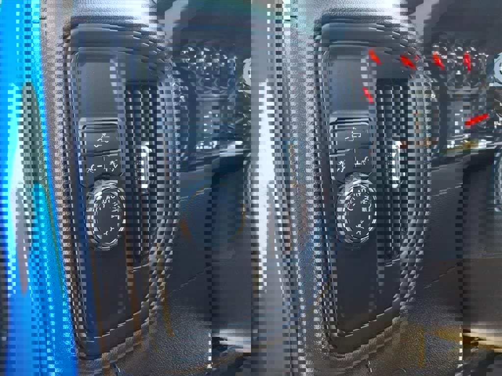 Used 2025 Chevrolet Silverado 1500 Custom image 18