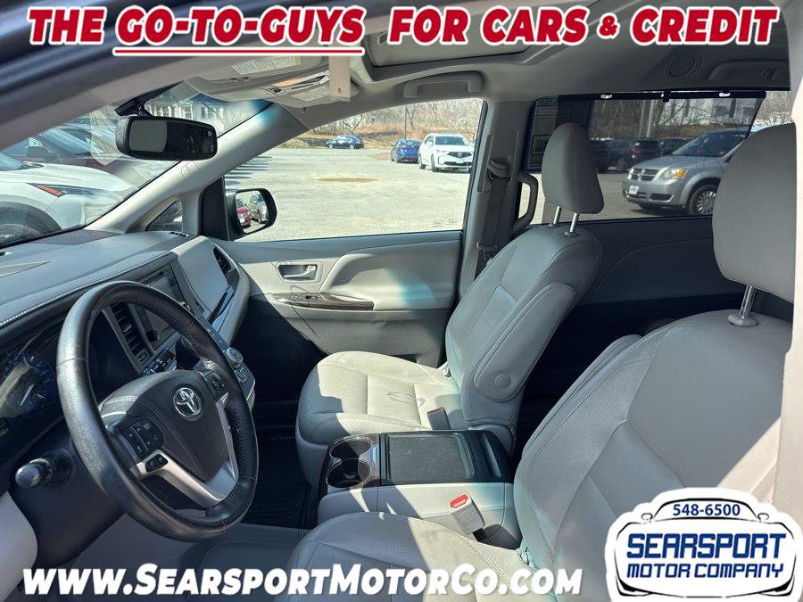 Used 2017 Toyota Sienna XLE AWD/4WD image 9