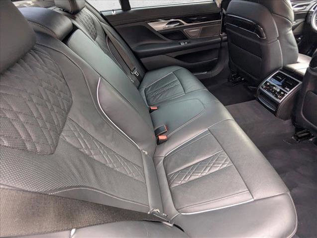 Used 2019 BMW 750i w/ Executive Package image 21