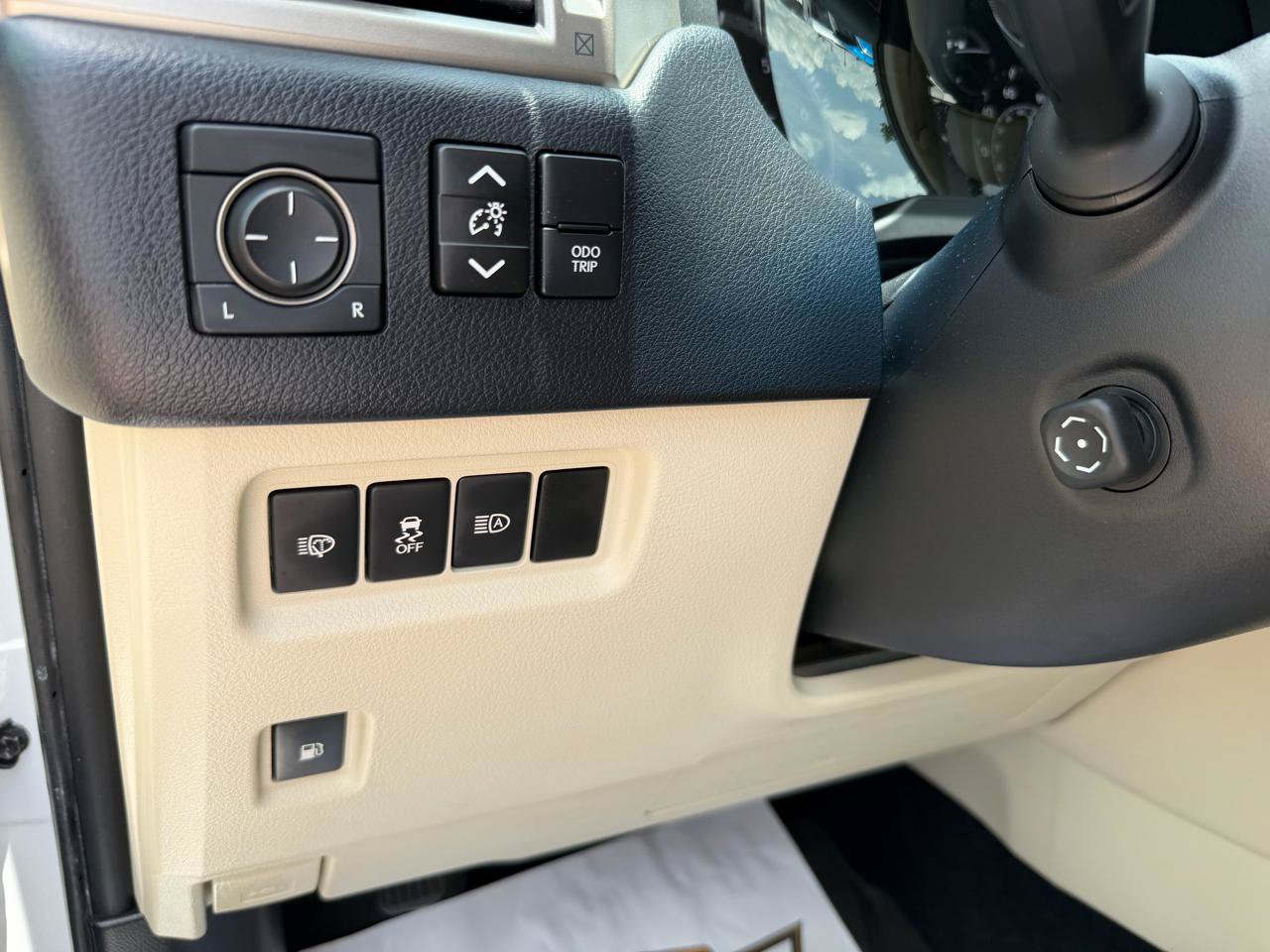 Used 2020 Lexus GX 460 Premium w/ Premium Package AWD/4WD image 30