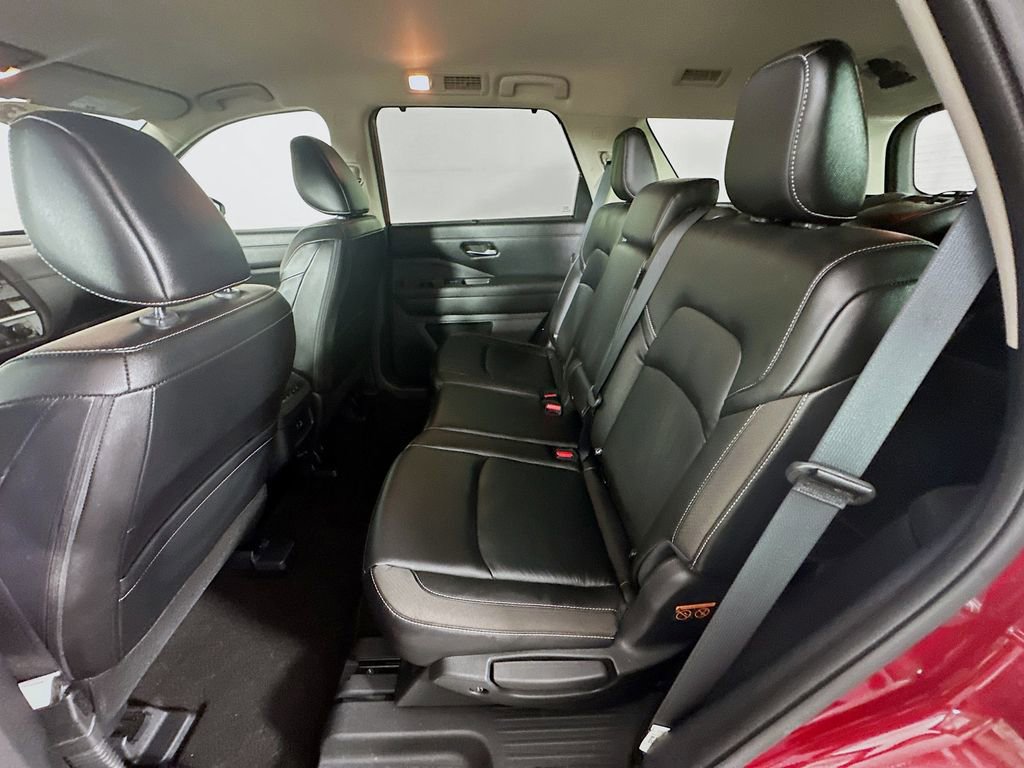 Used 2023 Nissan Pathfinder SL w/ Black Appearance Package AWD/4WD image 32