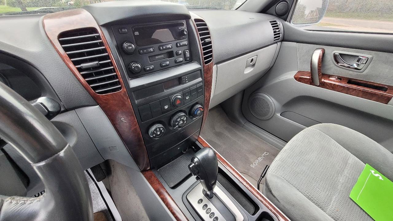 Used 2004 Kia Sorento 4WD image 11