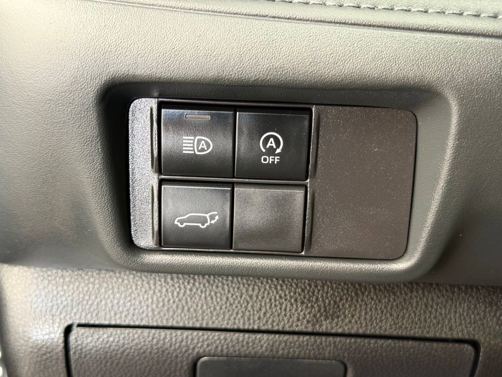 Used 2025 Toyota Highlander LE image 34