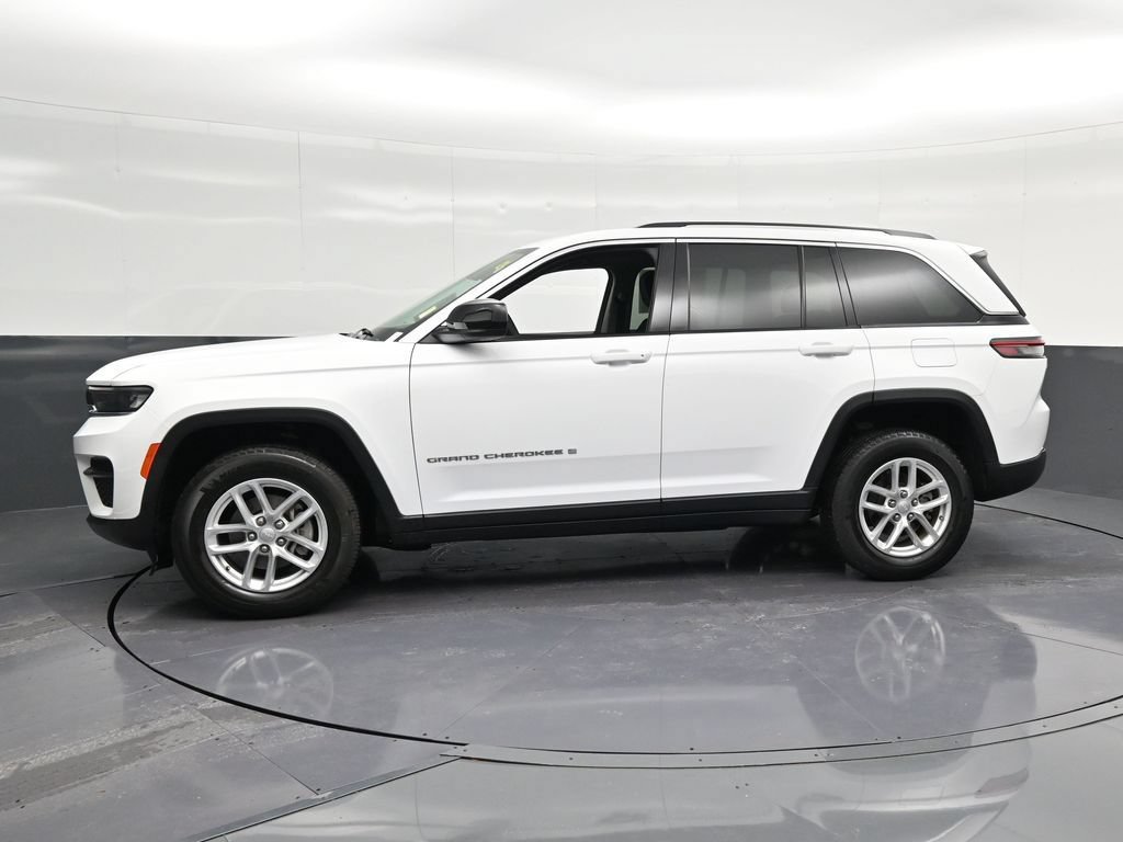 Used 2023 Jeep Grand Cherokee Laredo AWD/4WD image 7
